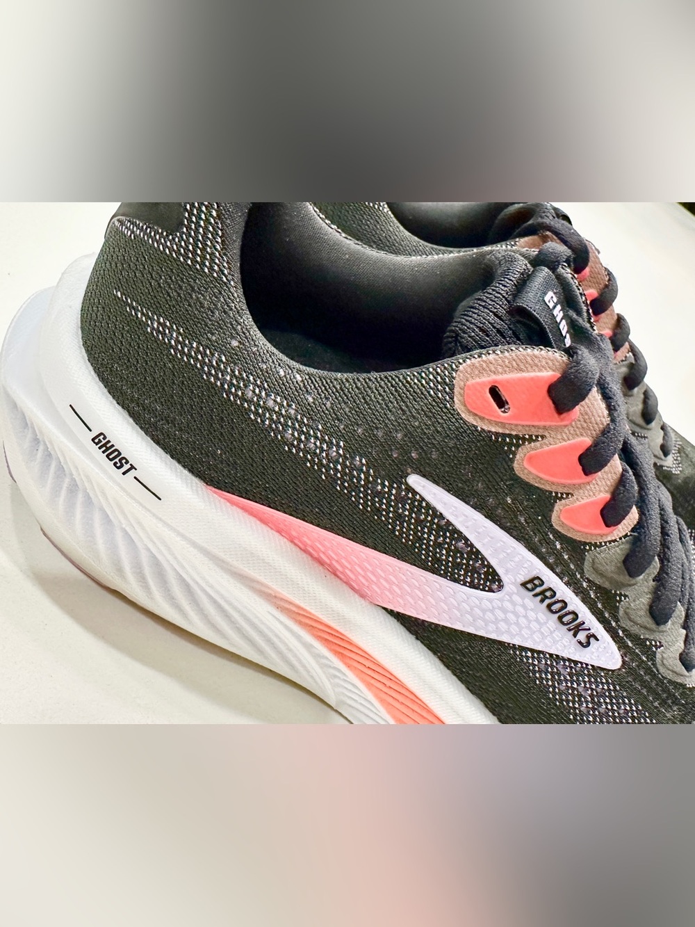 Brooks Ghost 17 Running Shoe - Women's Size 7 Black Coral Colorway - Picture 2 of 6